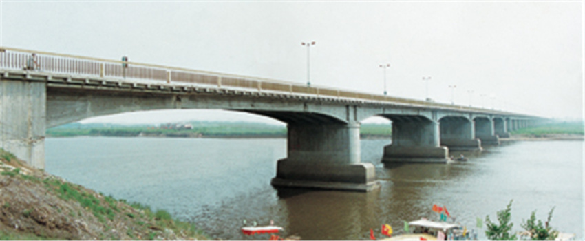 1971年修建的前扶松花江特大桥.jpg