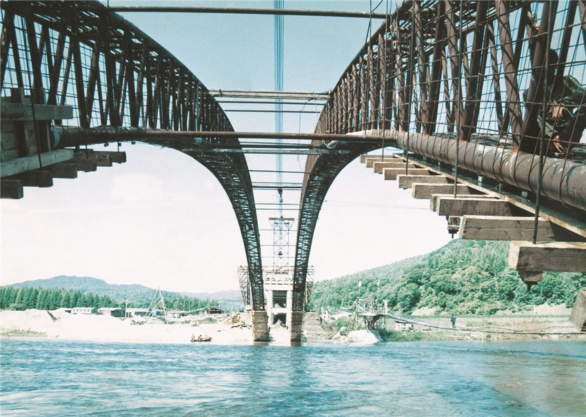 1993年吉林省四湖松花江钢架桥（单跨100米）.jpg